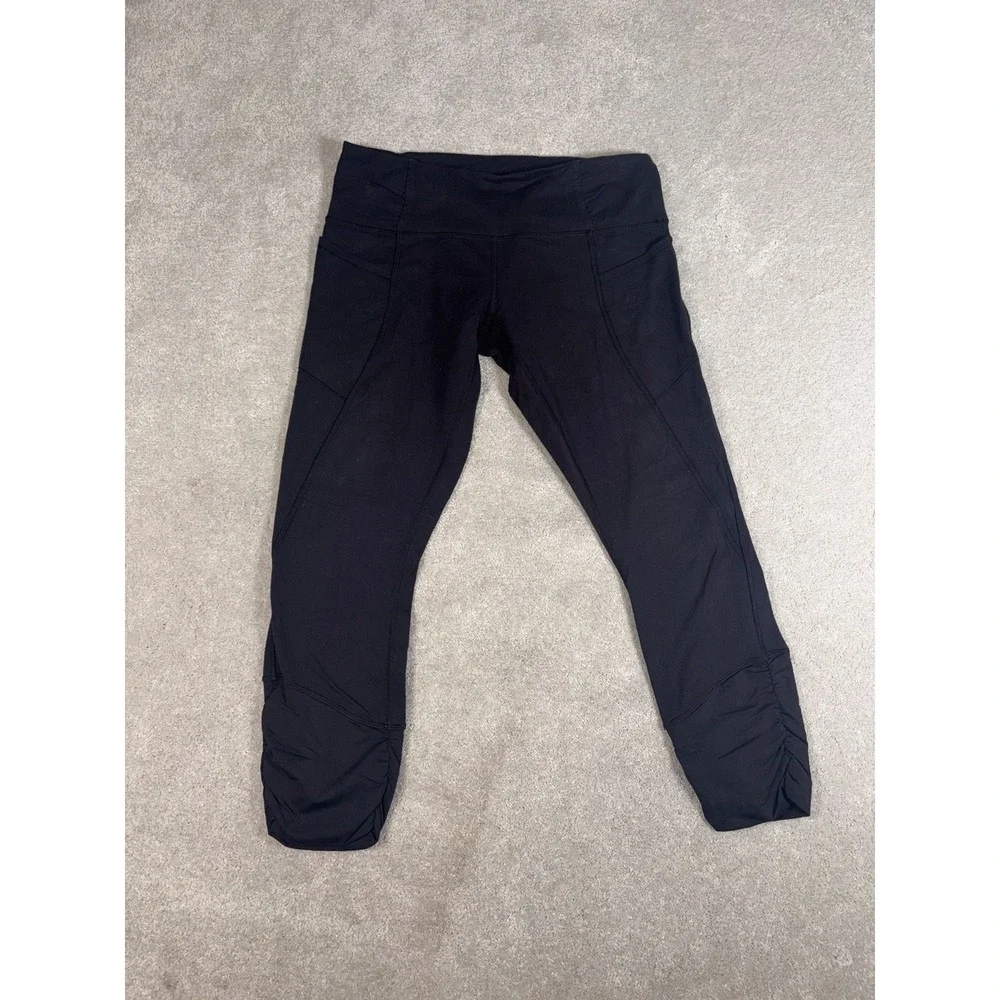 lululemon black leggings Size 8 ruched 25in Pockets